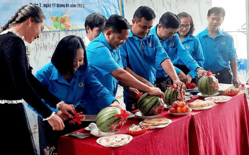 Nâng tầm thương hiệu Keo Dán Thuận Phong bằng cách làm việc bằng chữ Tâm