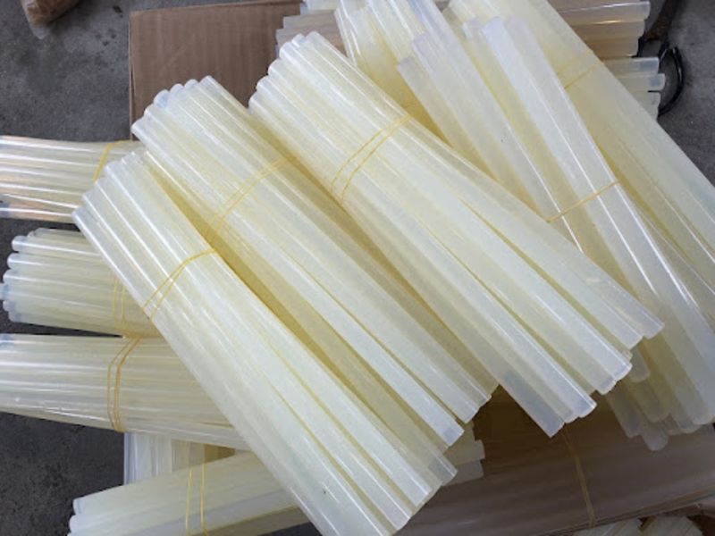 Kinh doanh phụ kiện hoa nên bán kèm keo nến